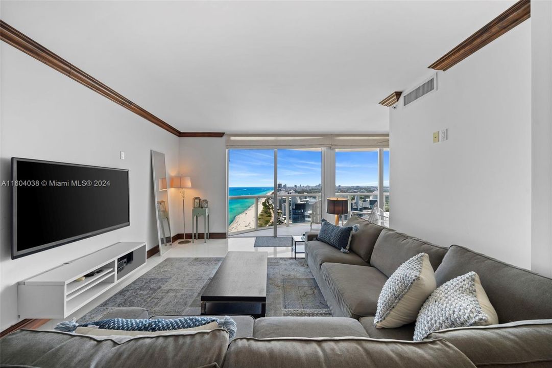 For Sale: $1,495,000 (2 beds, 2 baths, 1151 Square Feet)