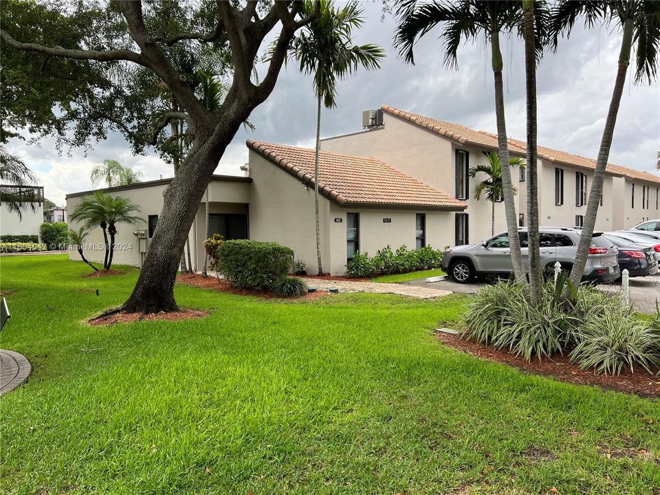 Active With Contract: $399,900 (2 beds, 2 baths, 1460 Square Feet)