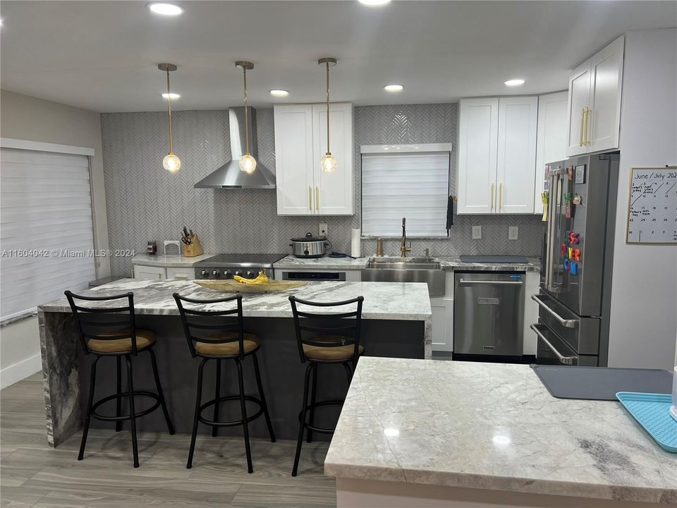 Active With Contract: $399,900 (2 beds, 2 baths, 1460 Square Feet)