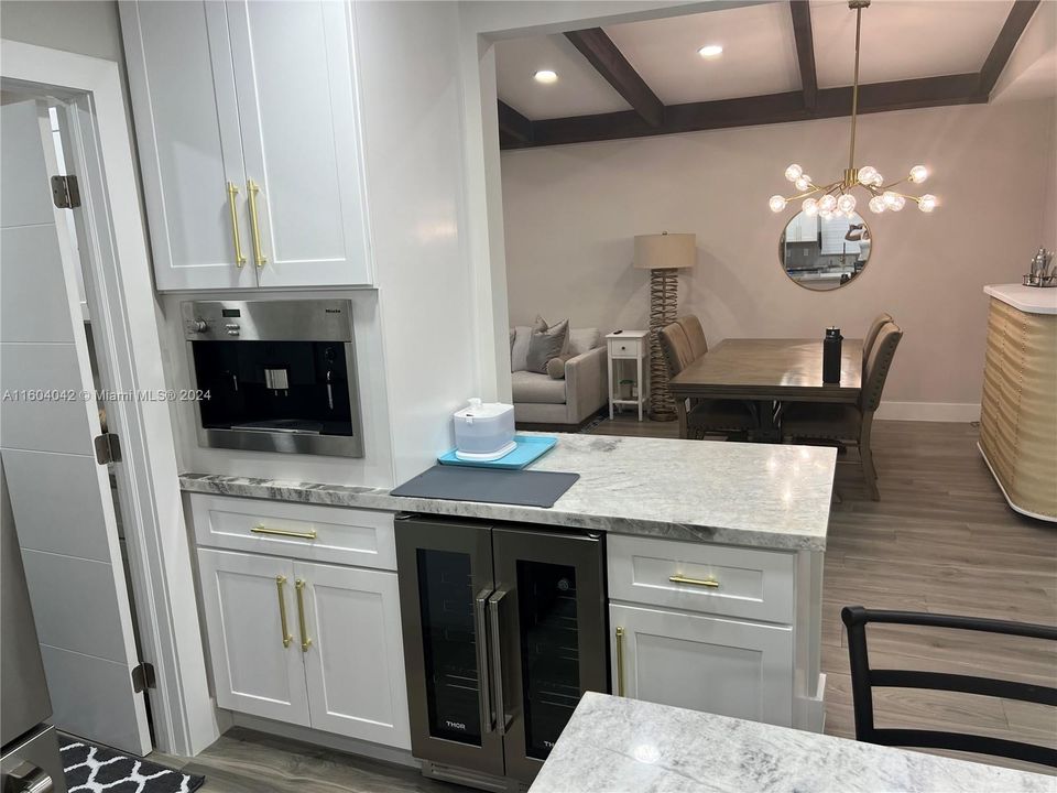 Active With Contract: $399,900 (2 beds, 2 baths, 1460 Square Feet)