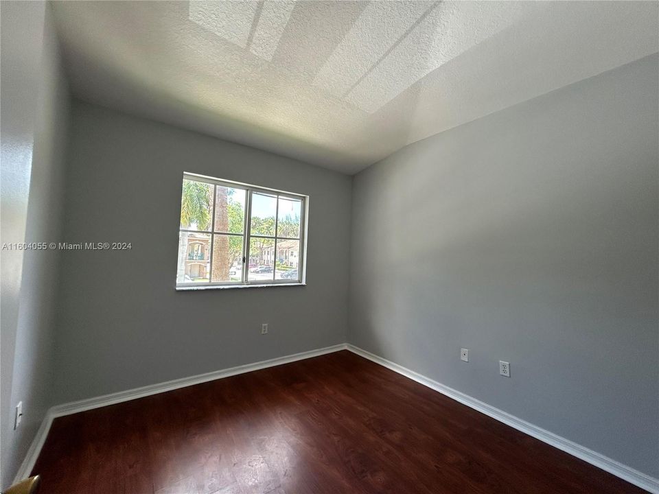 For Rent: $2,205 (3 beds, 2 baths, 1024 Square Feet)