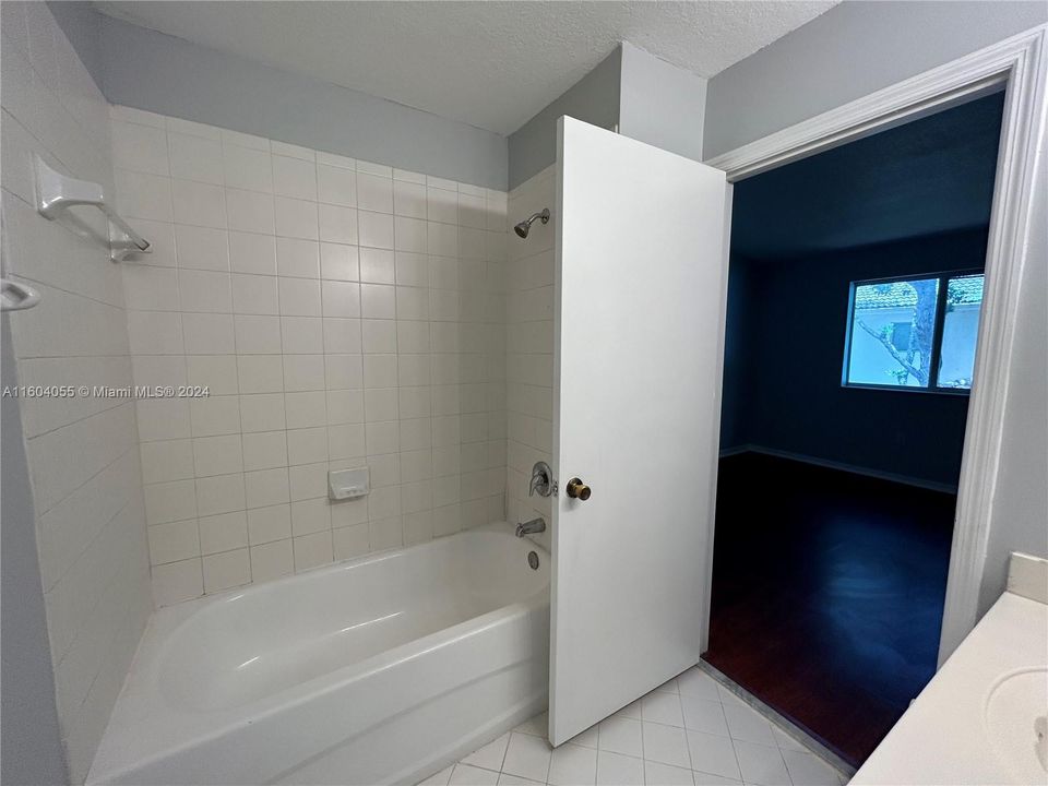 出租: $2,205 (3 贝兹, 2 浴室, 1024 平方英尺)