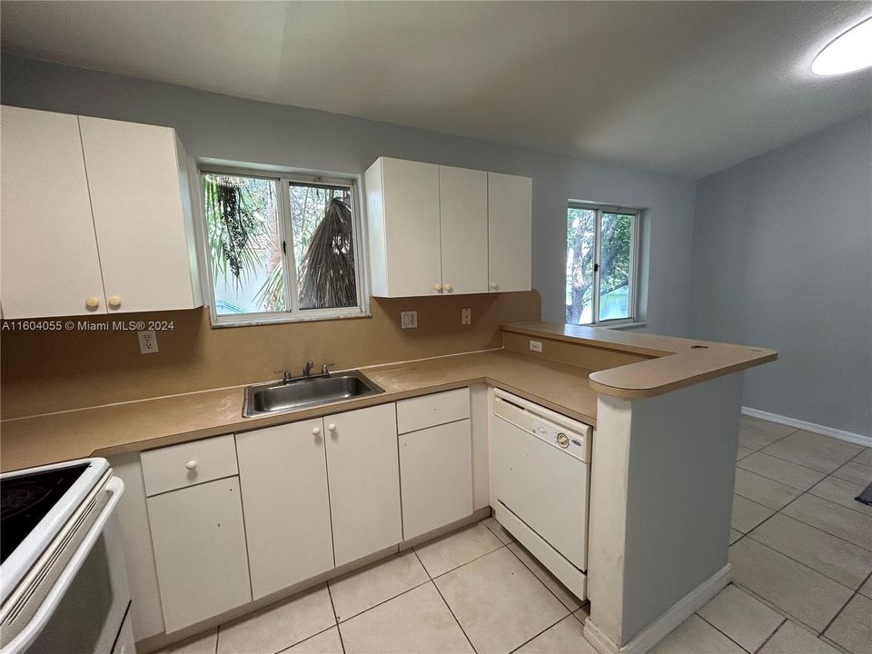 For Rent: $2,205 (3 beds, 2 baths, 1024 Square Feet)