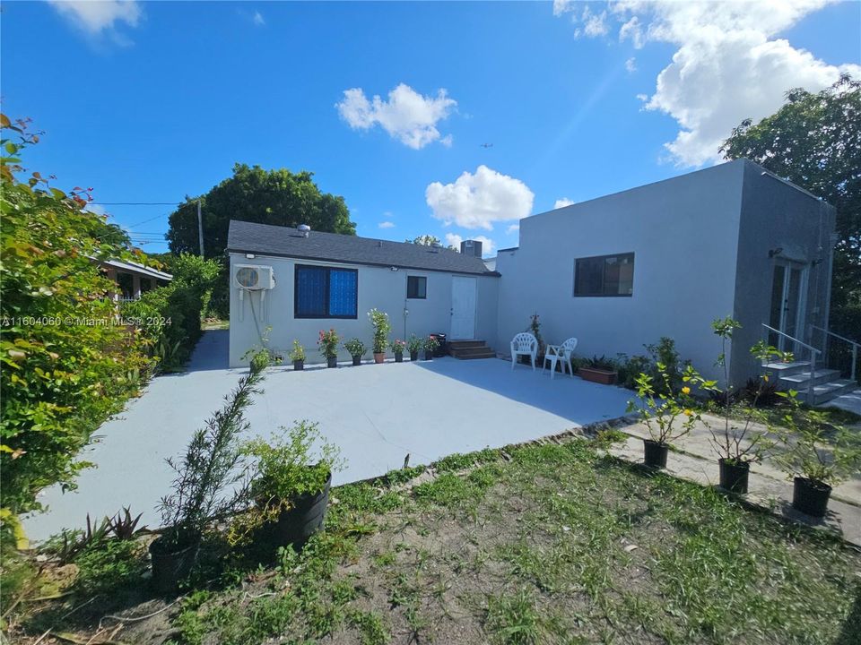 En Venta: $670,000 (4 camas, 3 baños, 1842 Pies cuadrados)