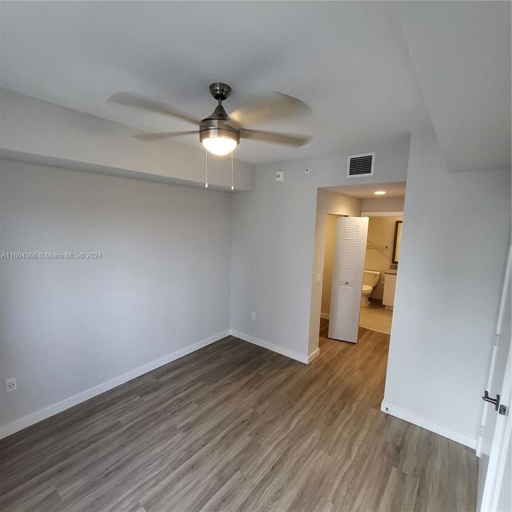 Active With Contract: $2,787 (2 beds, 2 baths, 915 Square Feet)