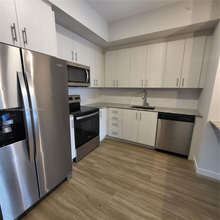 Active With Contract: $2,787 (2 beds, 2 baths, 915 Square Feet)