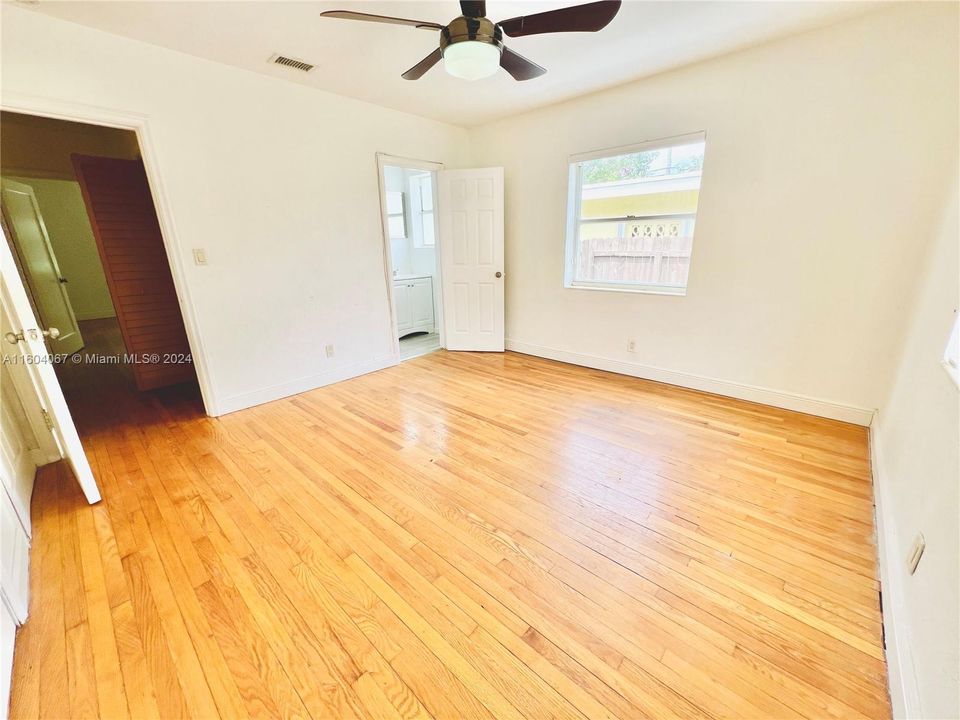 For Rent: $3,600 (4 beds, 2 baths, 2182 Square Feet)