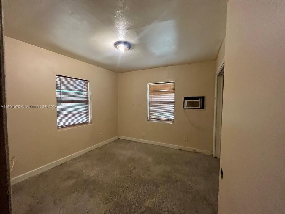 For Rent: $1,550 (2 beds, 1 baths, 2394 Square Feet)