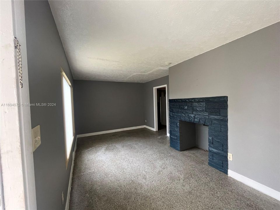 For Rent: $1,550 (2 beds, 1 baths, 2394 Square Feet)