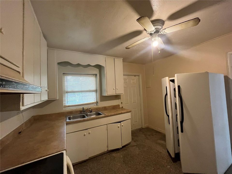 For Rent: $1,550 (2 beds, 1 baths, 2394 Square Feet)