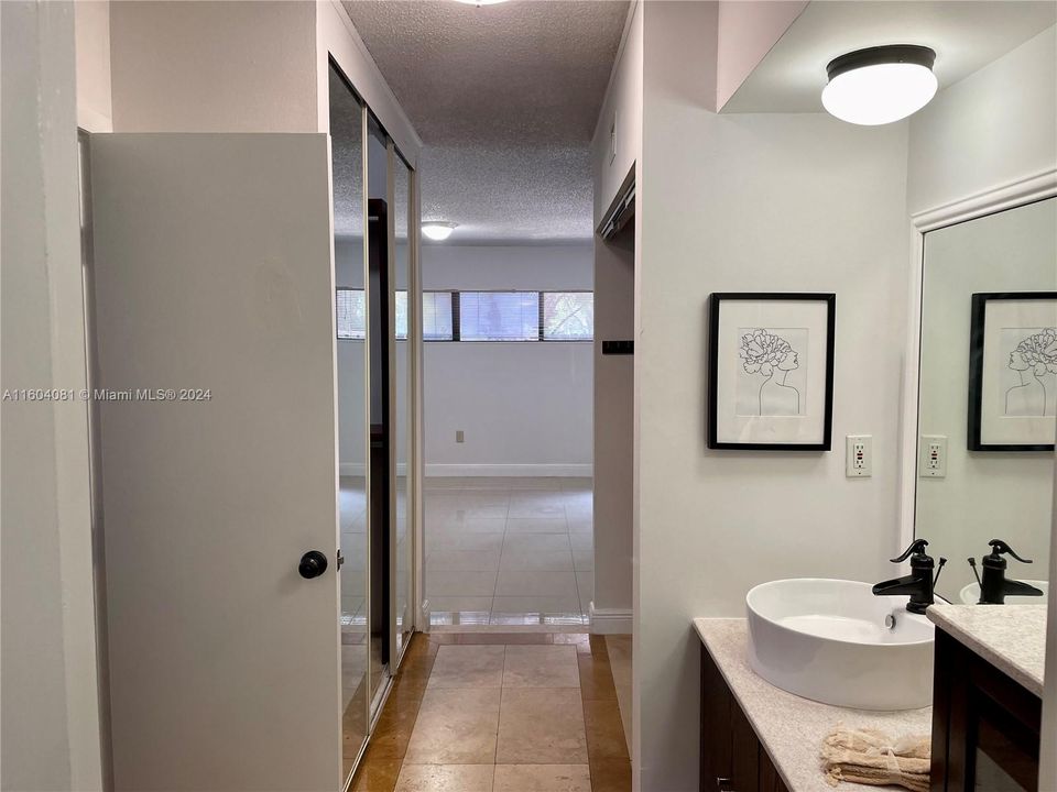 For Rent: $2,400 (2 beds, 2 baths, 1074 Square Feet)