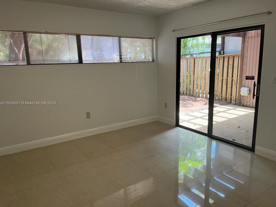 For Rent: $2,400 (2 beds, 2 baths, 1074 Square Feet)