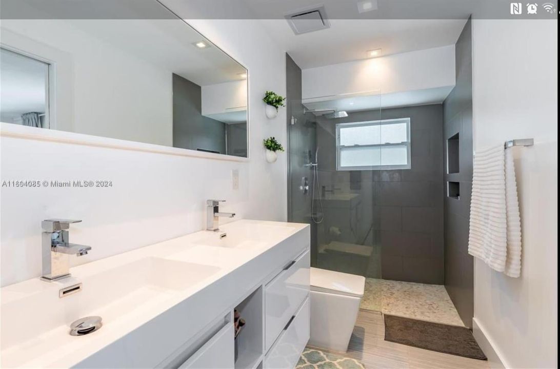 Active With Contract: $739,000 (3 beds, 2 baths, 1551 Square Feet)