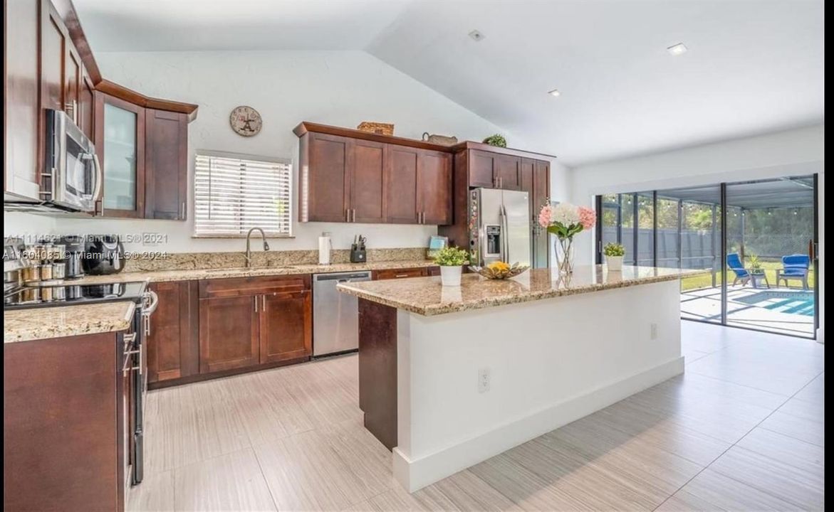 Recently Sold: $739,000 (3 beds, 2 baths, 1551 Square Feet)