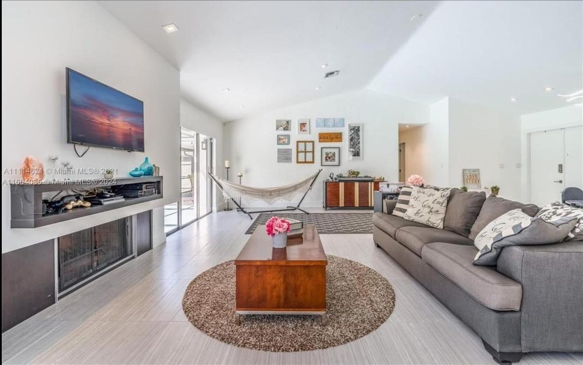 Active With Contract: $739,000 (3 beds, 2 baths, 1551 Square Feet)