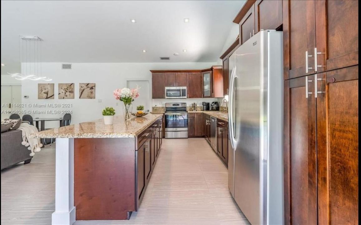 Recently Sold: $739,000 (3 beds, 2 baths, 1551 Square Feet)