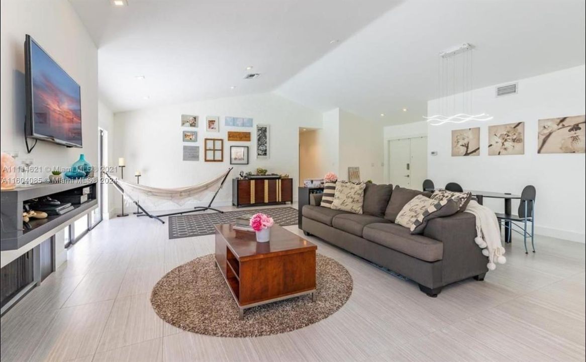 Recently Sold: $739,000 (3 beds, 2 baths, 1551 Square Feet)