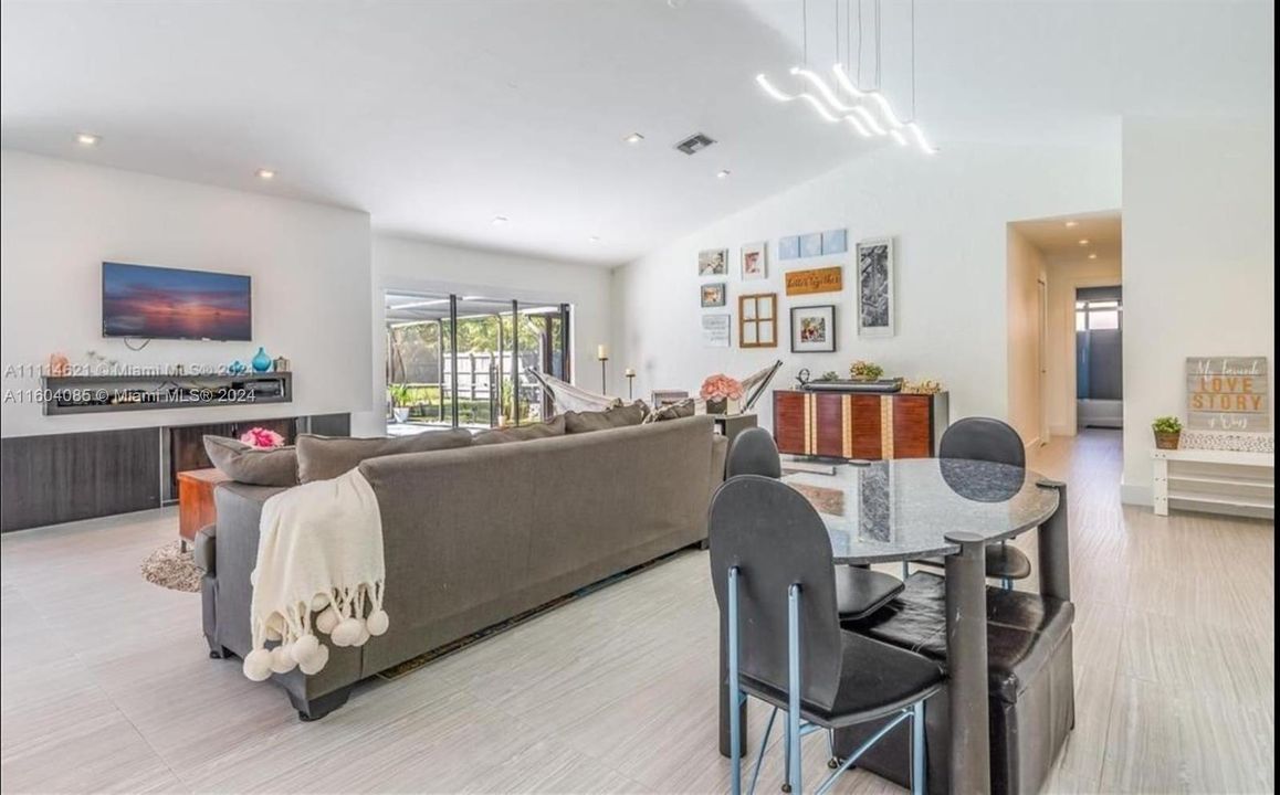 Recently Sold: $739,000 (3 beds, 2 baths, 1551 Square Feet)