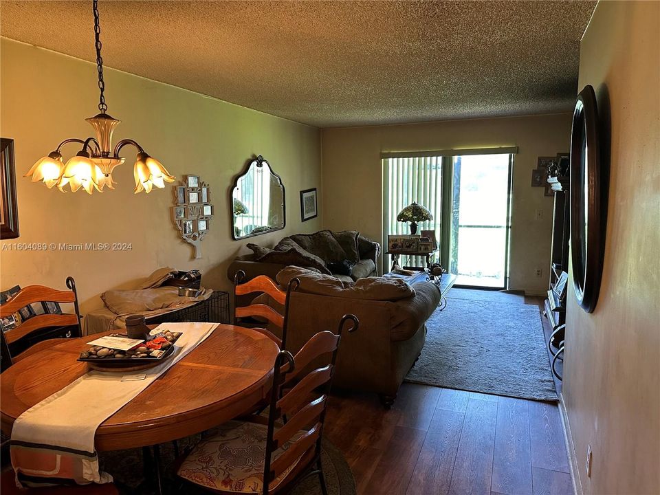 For Sale: $118,000 (2 beds, 2 baths, 815 Square Feet)