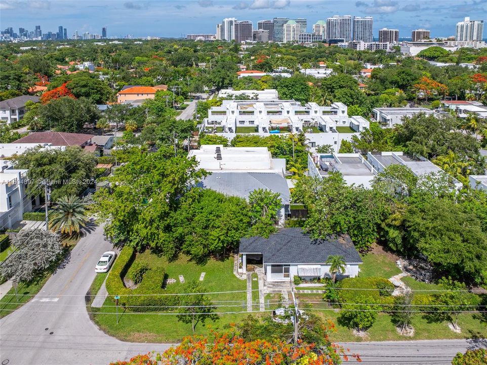 Active With Contract: $1,300,000 (2 beds, 1 baths, 1030 Square Feet)