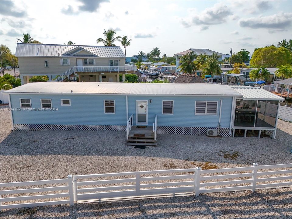 For Sale: $950,000 (4 beds, 2 baths, 1392 Square Feet)