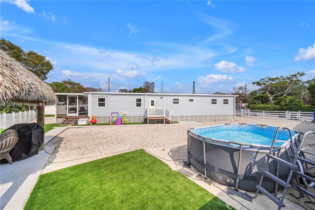 For Sale: $950,000 (4 beds, 2 baths, 1392 Square Feet)