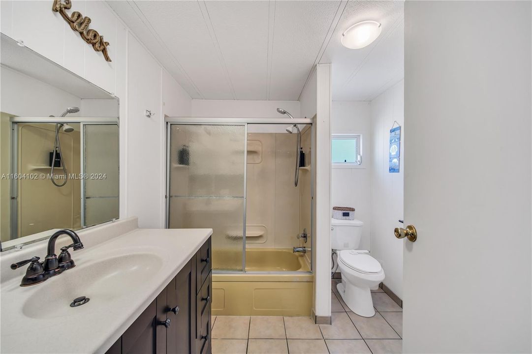待售: $900,000 (4 贝兹, 2 浴室, 1392 平方英尺)