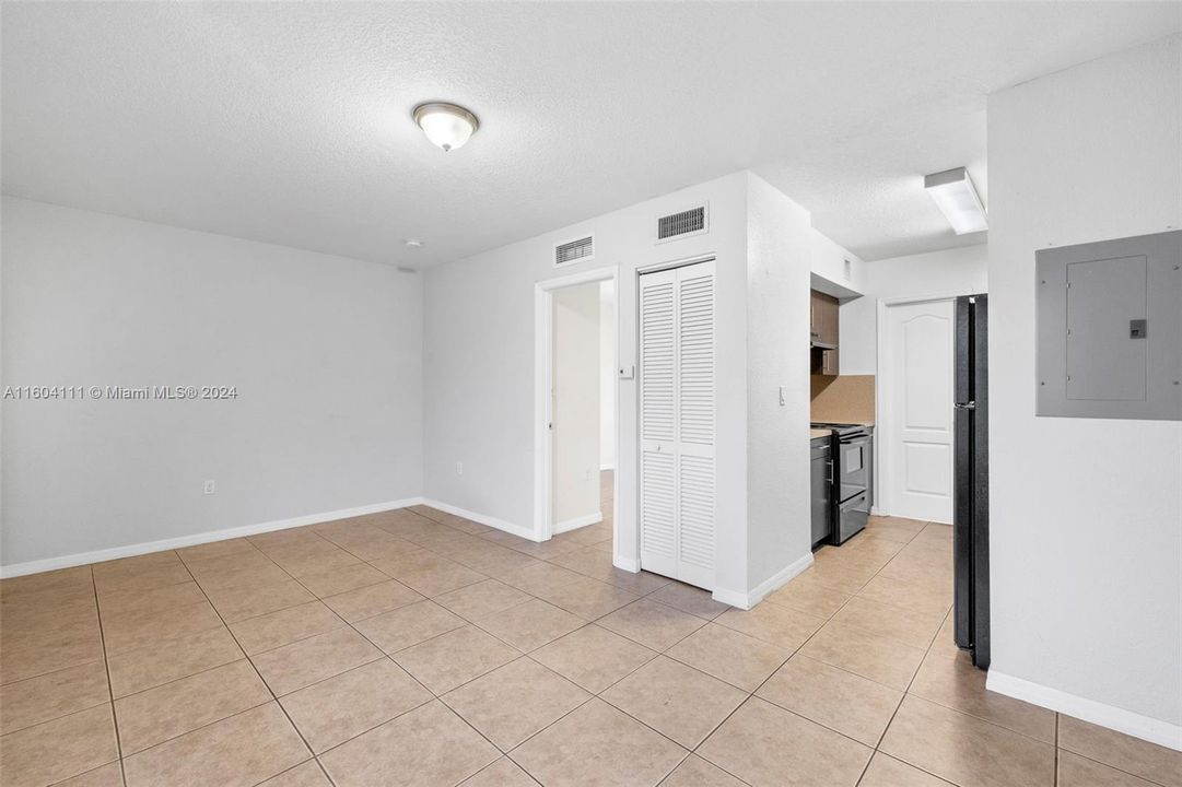 Recently Rented: $1,699 (1 beds, 1 baths, 15555 Square Feet)