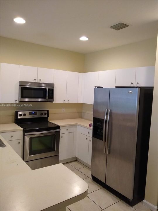 Active With Contract: $2,650 (3 beds, 2 baths, 1423 Square Feet)