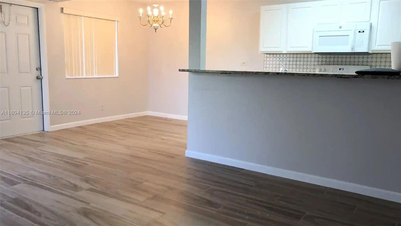 For Rent: $1,875 (2 beds, 1 baths, 980 Square Feet)