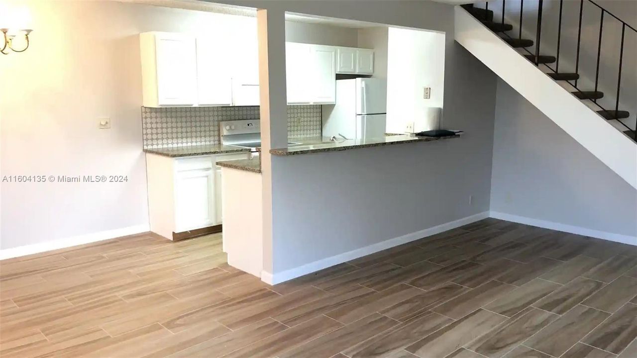 For Rent: $1,875 (2 beds, 1 baths, 980 Square Feet)