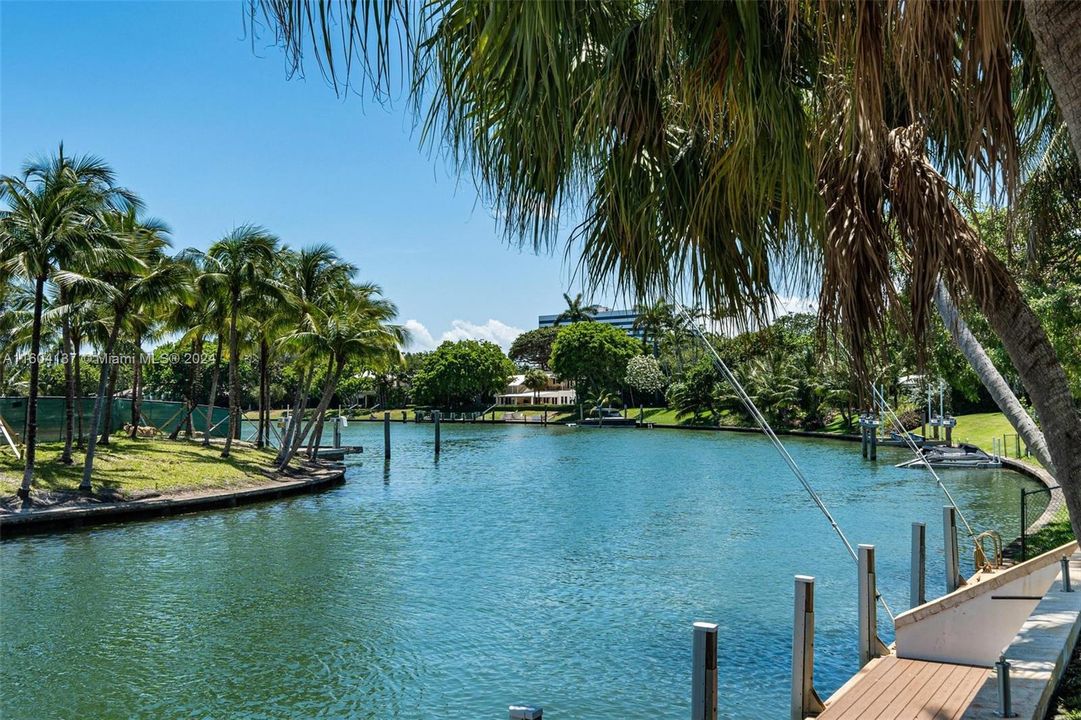 For Sale: $9,900,000 (4 beds, 2 baths, 2526 Square Feet)