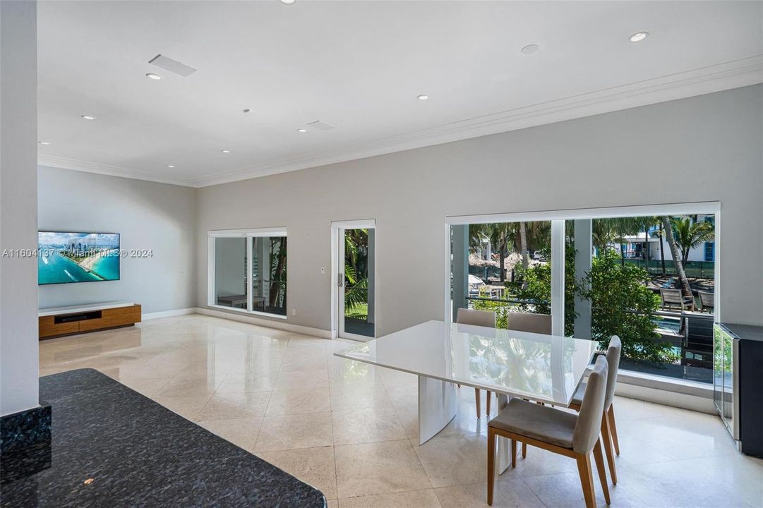 For Sale: $9,900,000 (4 beds, 2 baths, 2526 Square Feet)