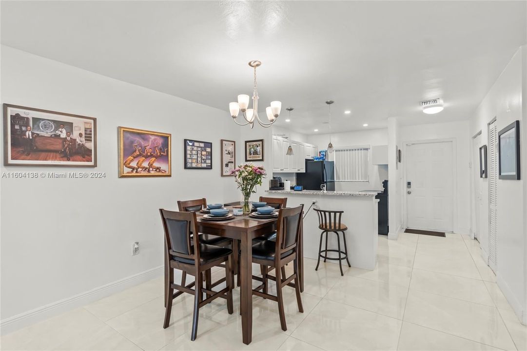 Active With Contract: $319,900 (2 beds, 2 baths, 1200 Square Feet)