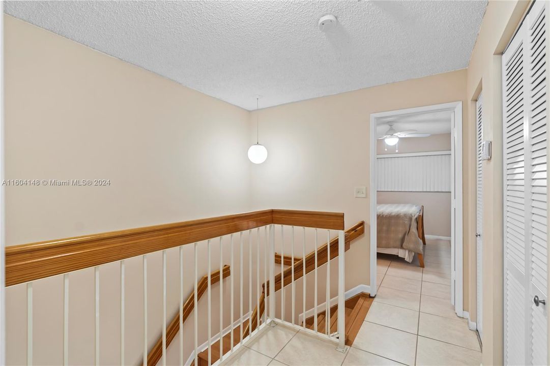 For Sale: $328,000 (2 beds, 2 baths, 1060 Square Feet)