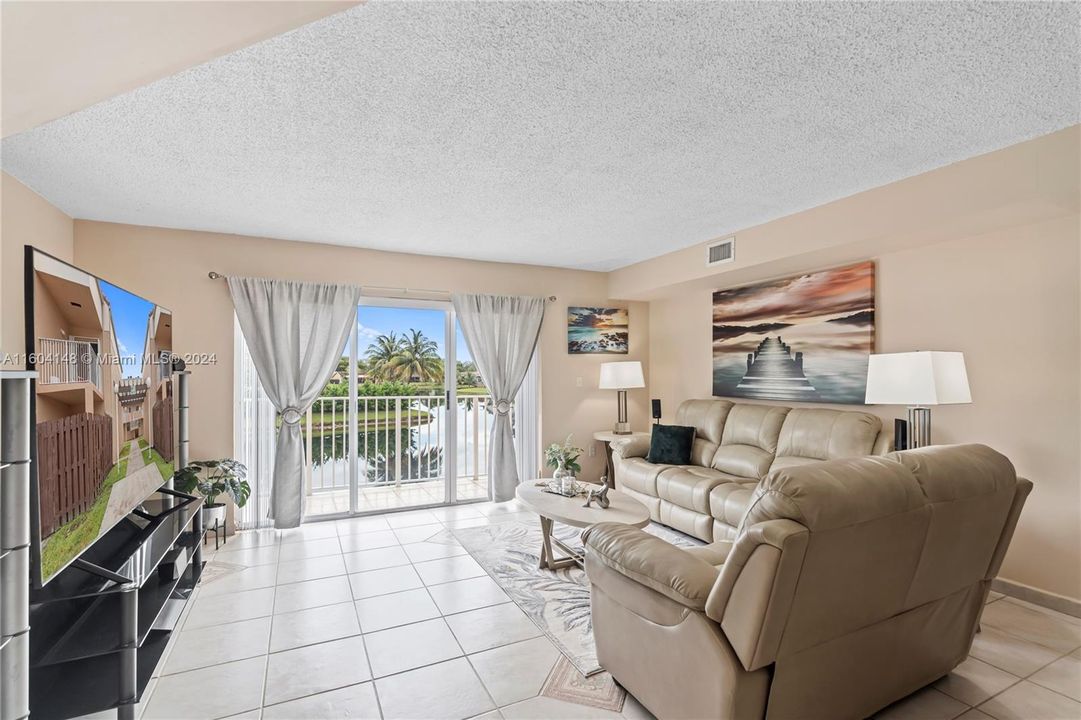 Recently Sold: $328,000 (2 beds, 2 baths, 1060 Square Feet)