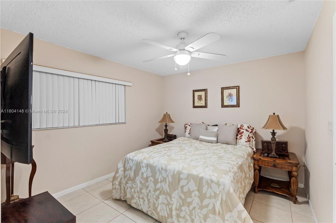 For Sale: $328,000 (2 beds, 2 baths, 1060 Square Feet)