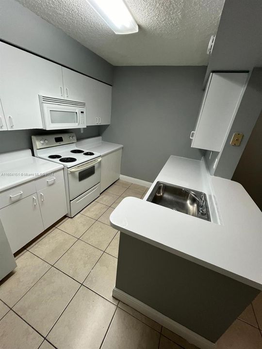 For Rent: $1,900 (1 beds, 1 baths, 640 Square Feet)