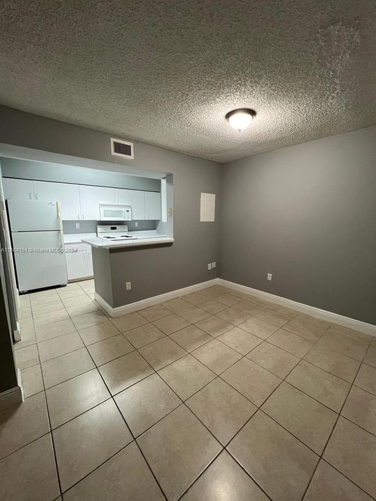 For Rent: $1,900 (1 beds, 1 baths, 640 Square Feet)