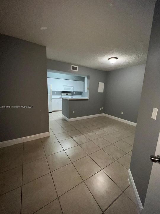 For Rent: $1,900 (1 beds, 1 baths, 640 Square Feet)