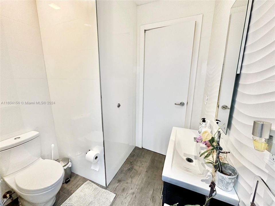 Recently Sold: $1,350,000 (5 beds, 3 baths, 3240 Square Feet)