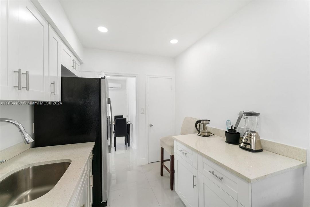 Active With Contract: $1,800 (1 beds, 1 baths, 1468 Square Feet)