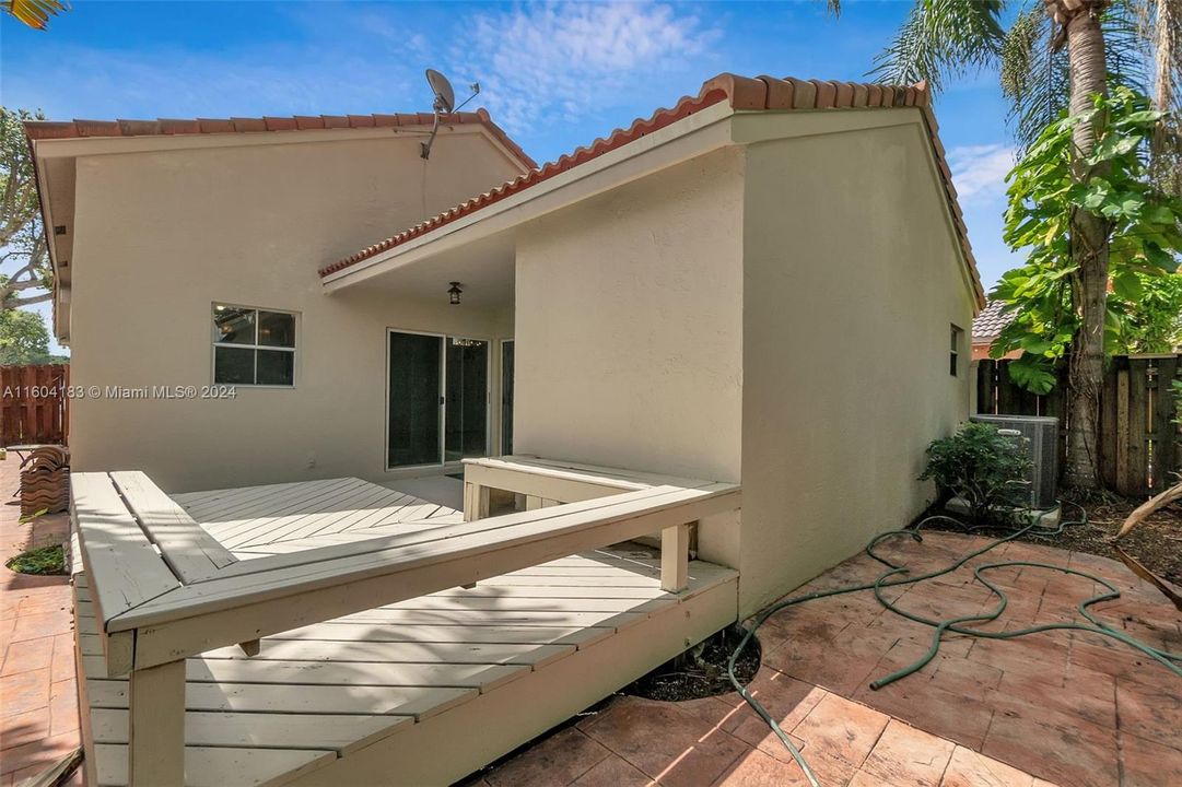 Vendido Recientemente: $579,000 (3 camas, 2 baños, 1423 Pies cuadrados)