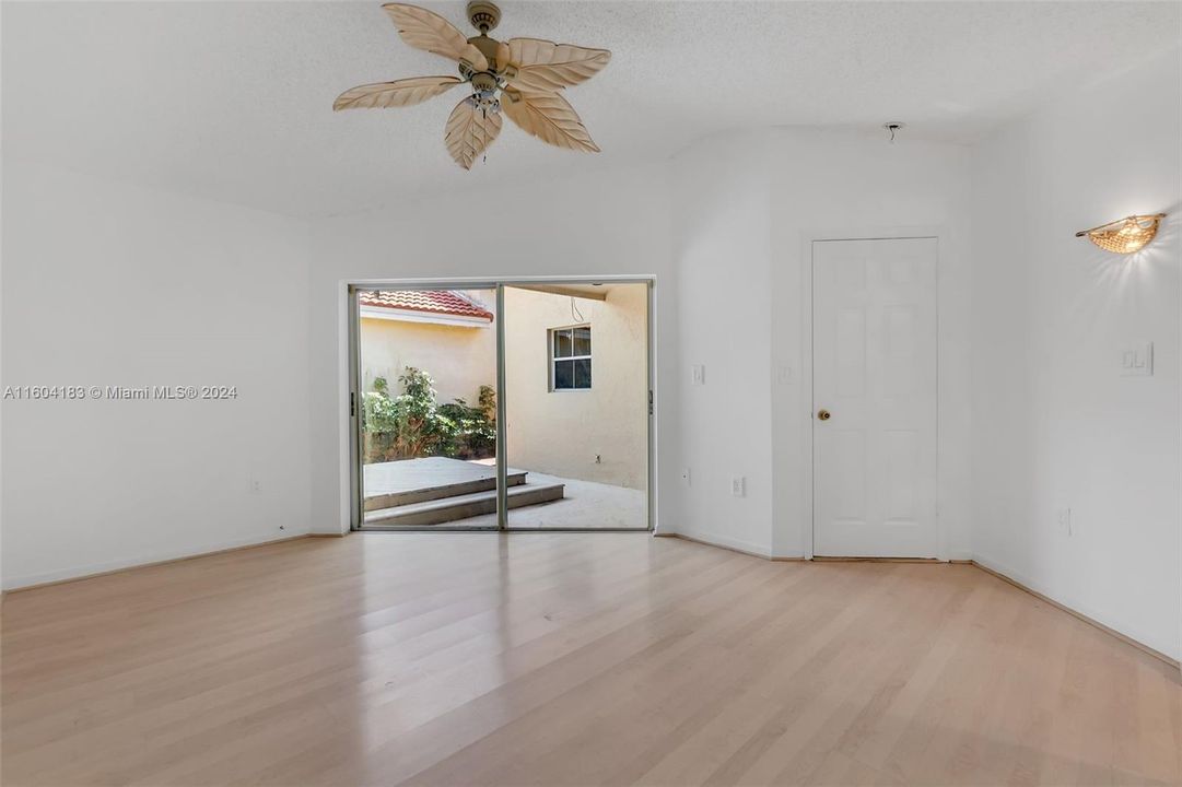 Recently Sold: $579,000 (3 beds, 2 baths, 1423 Square Feet)