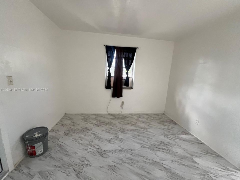 For Rent: $1,450 (1 beds, 1 baths, 1784 Square Feet)