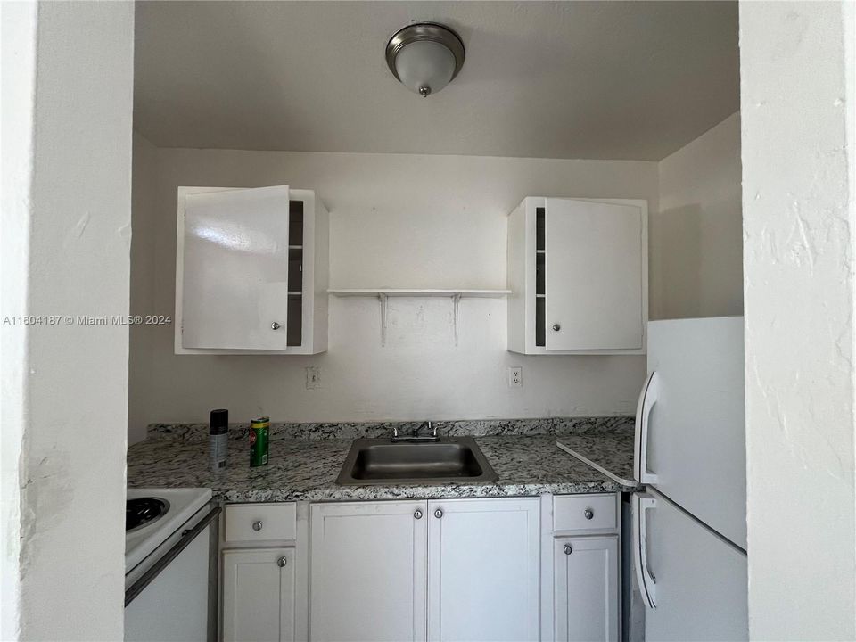 Recently Rented: $1,350 (1 beds, 1 baths, 1784 Square Feet)