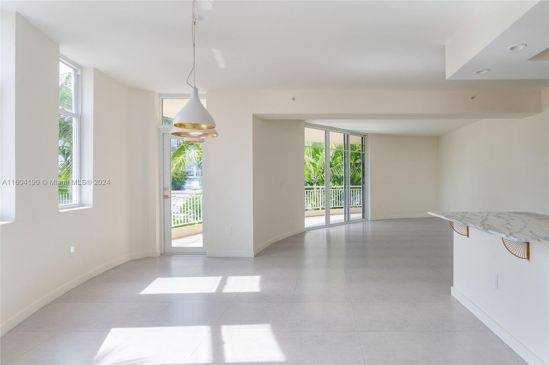 En Venta: $995,000 (2 camas, 2 baños, 1580 Pies cuadrados)