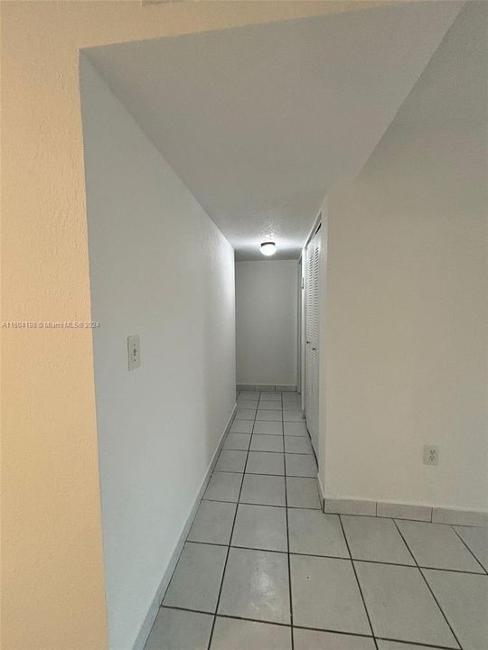 For Rent: $1,900 (1 beds, 1 baths, 810 Square Feet)