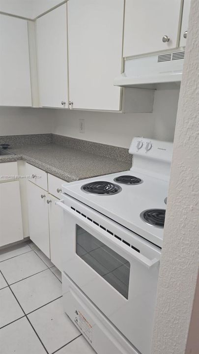 Recently Rented: $1,900 (1 beds, 1 baths, 810 Square Feet)