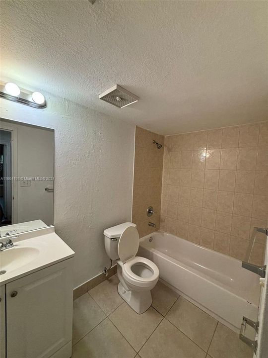 For Rent: $1,900 (1 beds, 1 baths, 810 Square Feet)